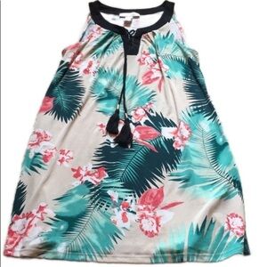 White House Black Market Size Small flowy top
